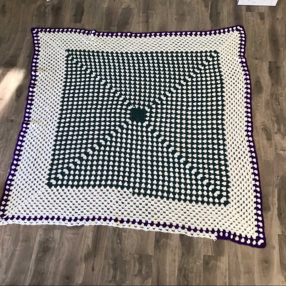 π4/$25 - VINTAGE crocheted Granny lap blanket - 5β x 5β - Picture 1 of 4